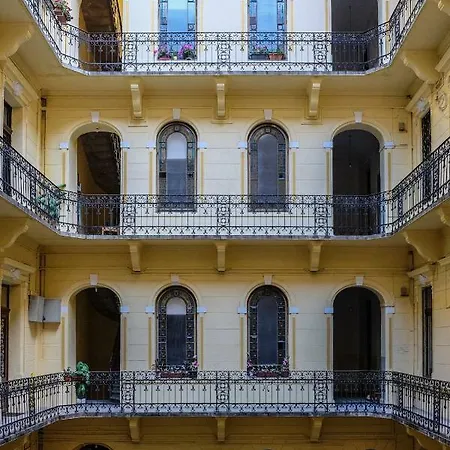 Rakoczi Apartment *